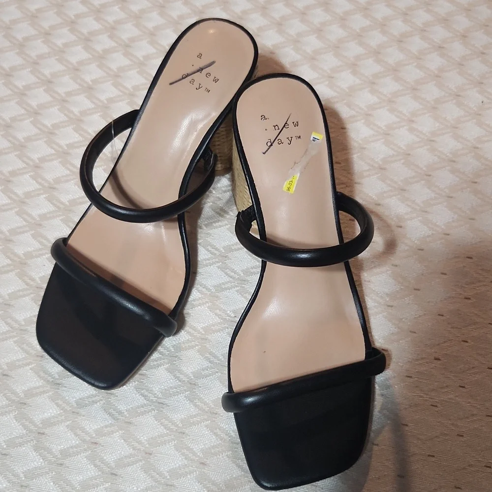 sandals new, never used - Picture 1 of 4